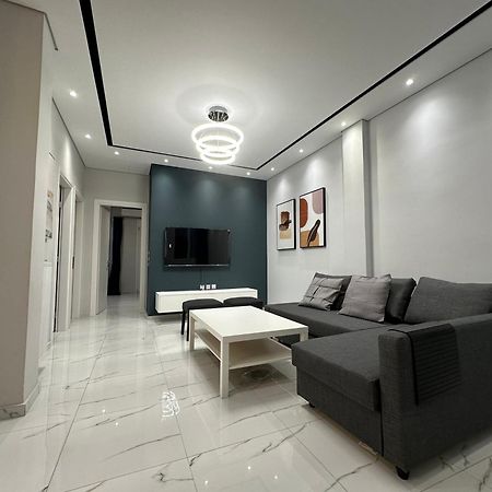 Warm And Modern Brand New Apartment Pireu Exterior foto